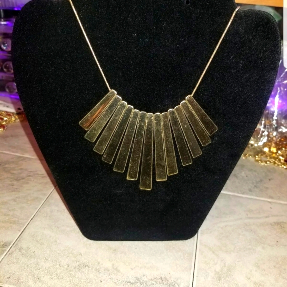 Gold necklace and bracelet set